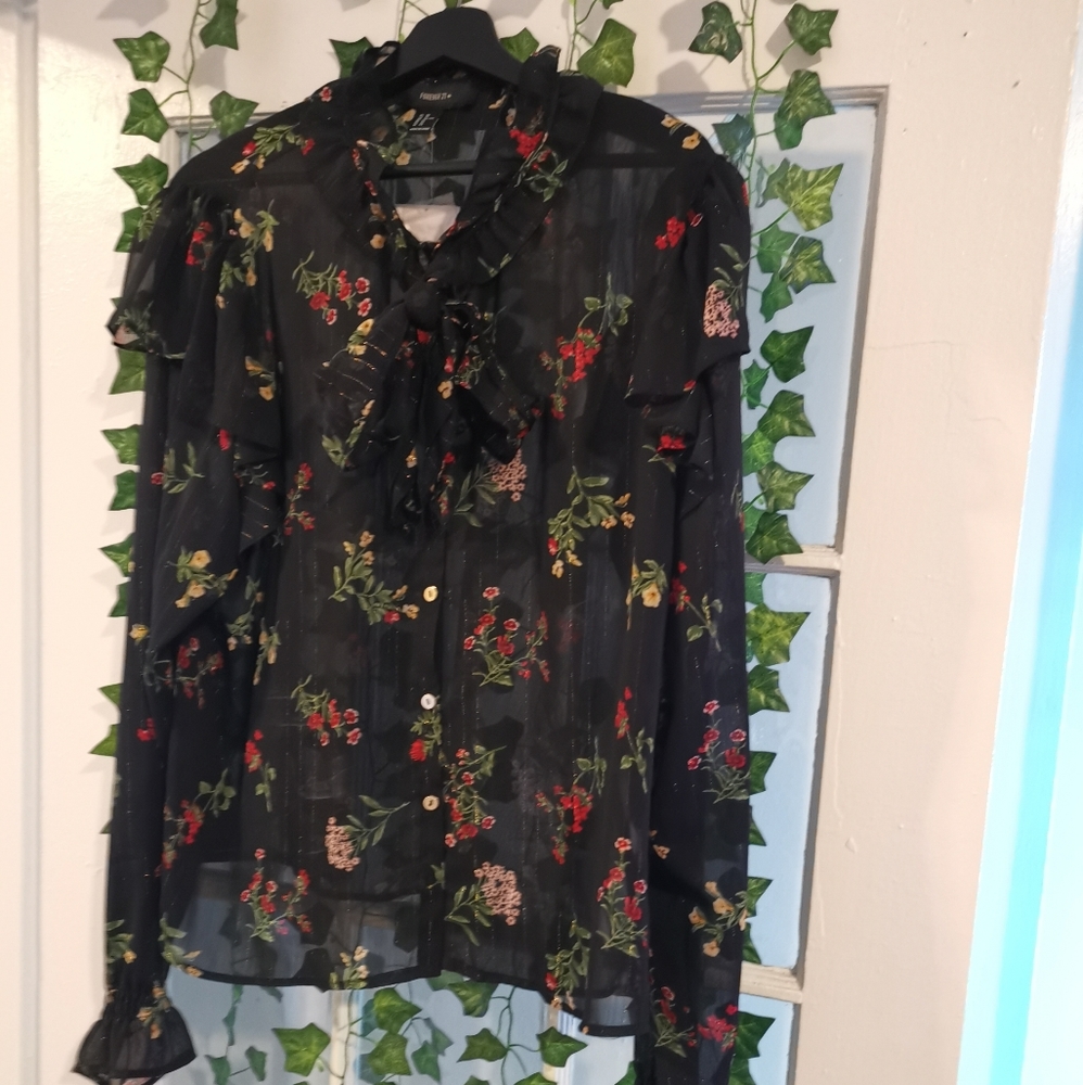 🆕Forever 21 Plus 21+ Chiffon Ruffle Blouse Lurex